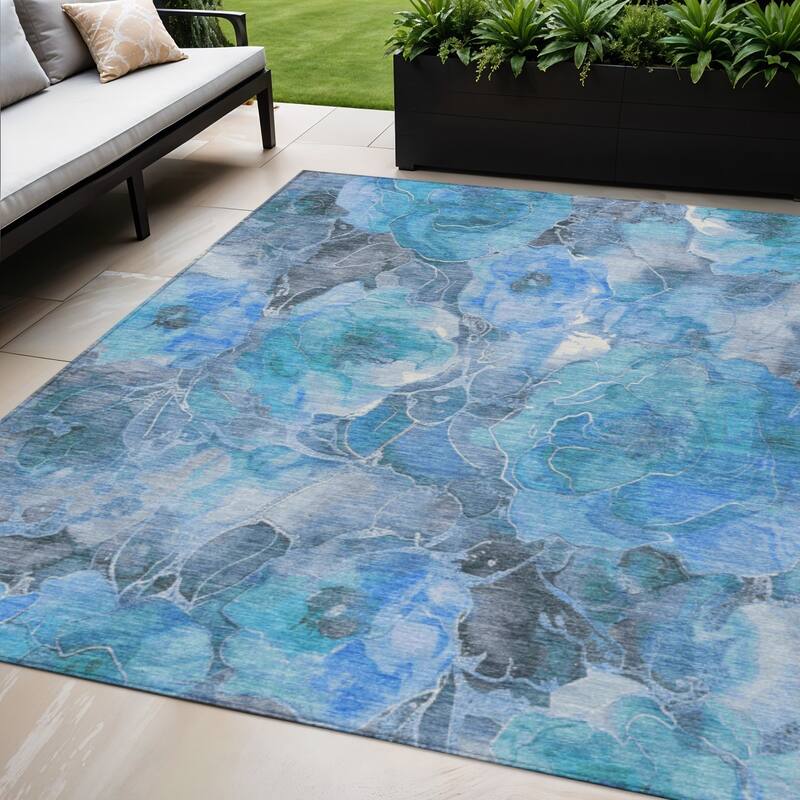 HomeRoots Floral Transitional Rectangle Outdoor Rug - 5' X 8'