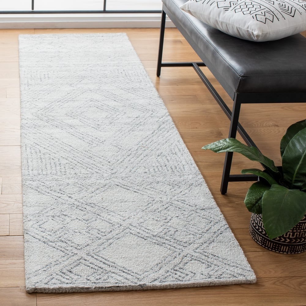 SAFAVIEH Handmade Abstract Sharmila Diamond Moroccan Rug