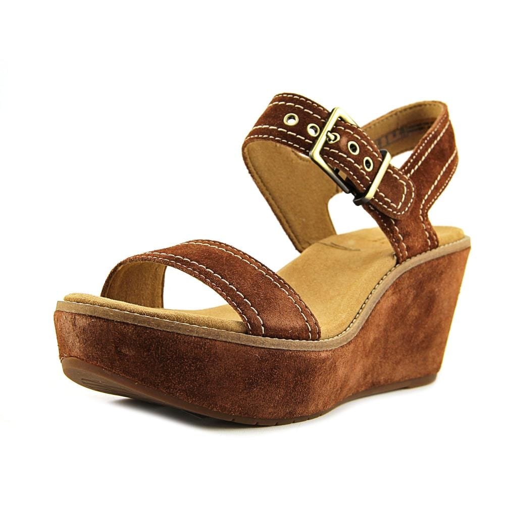 clarks tan wedges