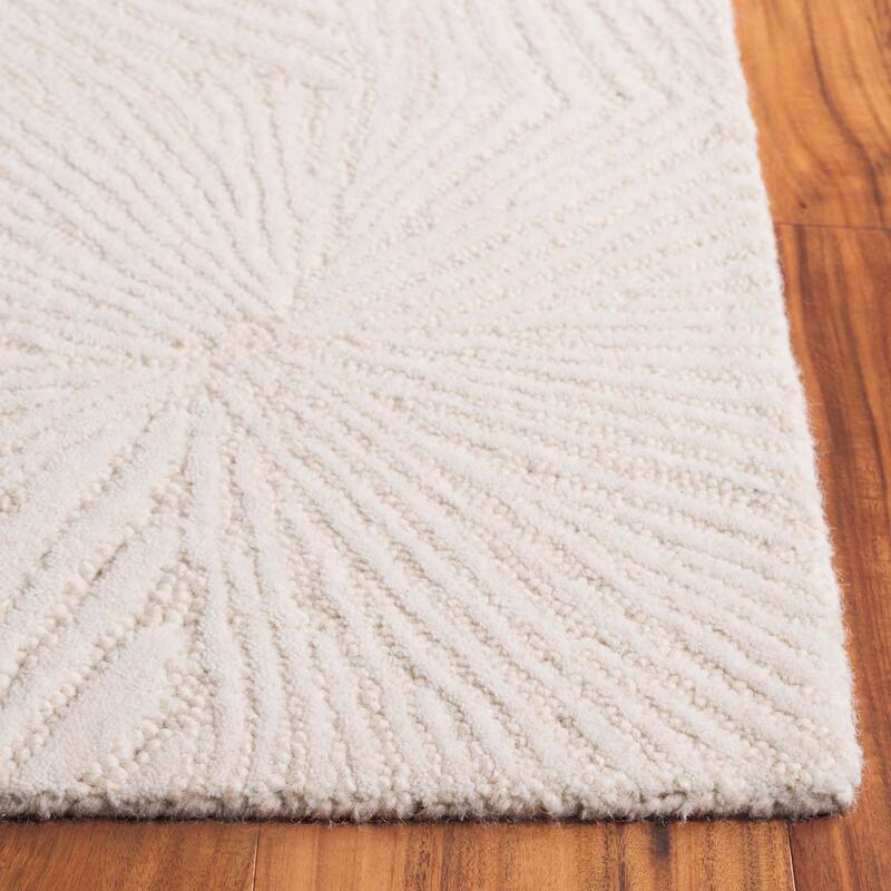SAFAVIEH Handmade Ebony Johane Wool Rug
