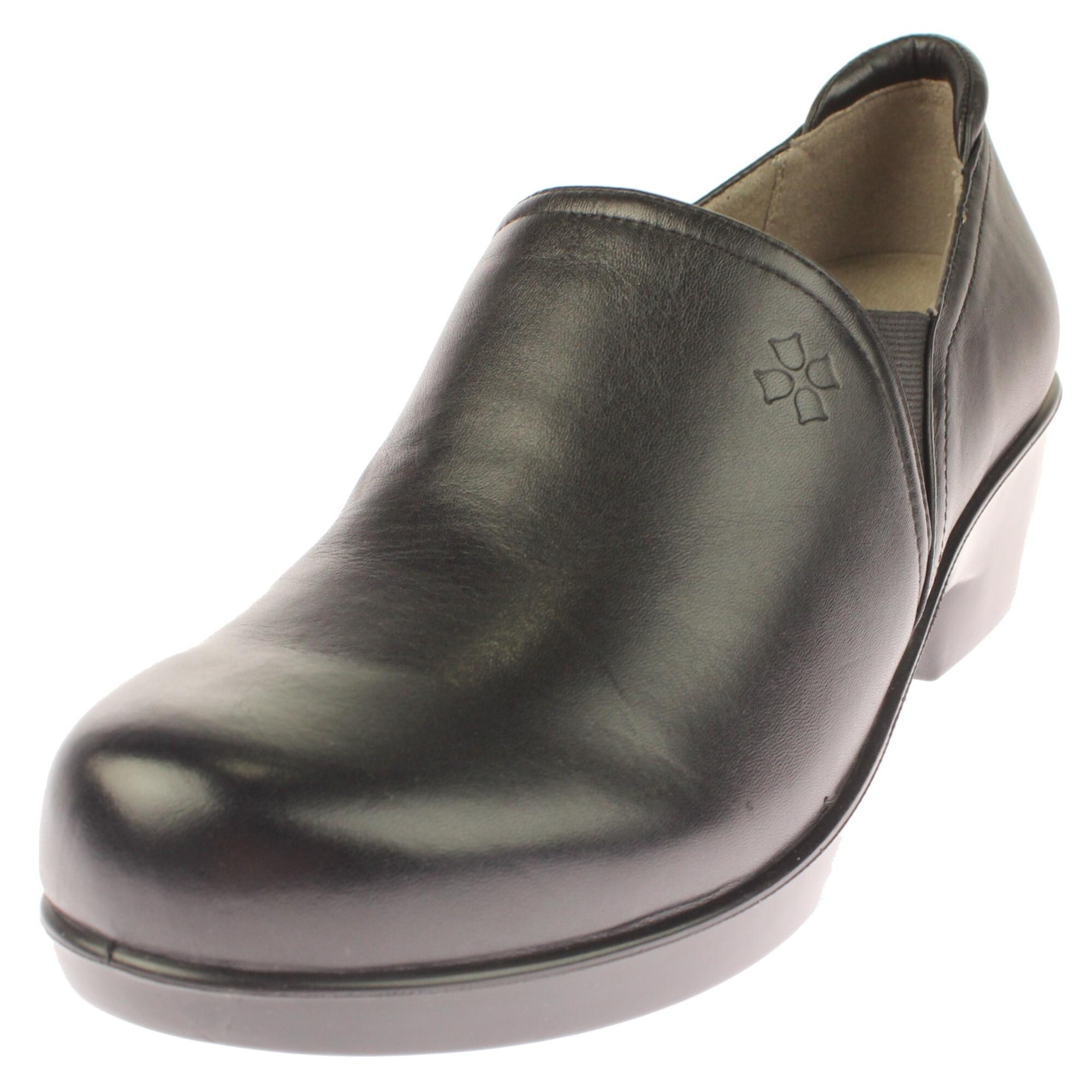naturalizer slip resistant shoes