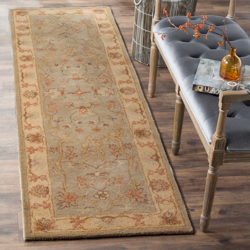 SAFAVIEH Handmade Antiquity Spyrinia Traditional Oriental Wool Rug - 2'3" x 8' Runner - Light Grey/Beige