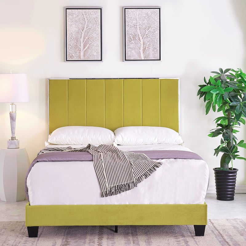 Mallory Upholstered Platform Bed by US PRIDE FURNITURE