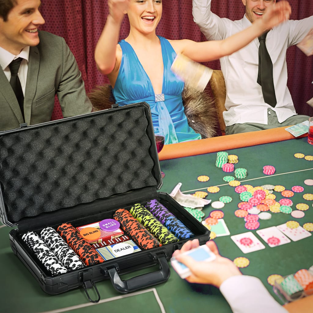 Soozier Poker Chip Set with 5 Denominations, 300 Chips, 14 Gram Clay, Casino Poker Chips with Aluminum Case
