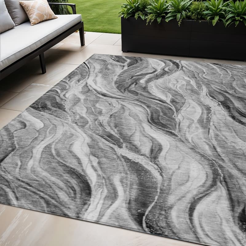 HomeRoots Abstract Transitional Rectangle Outdoor Rug - 5' X 8'