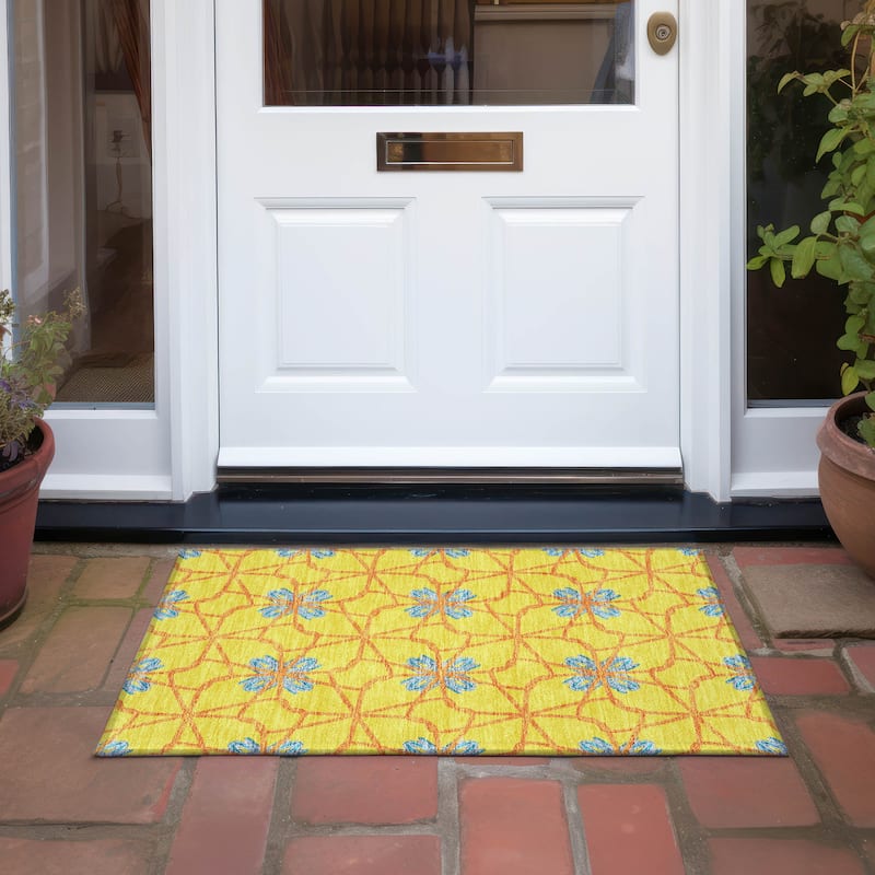 Machine Washable Indoor/ Outdoor Chantille Contempoary Whimsy Rug - Yellow - 1'8" x 2'6"