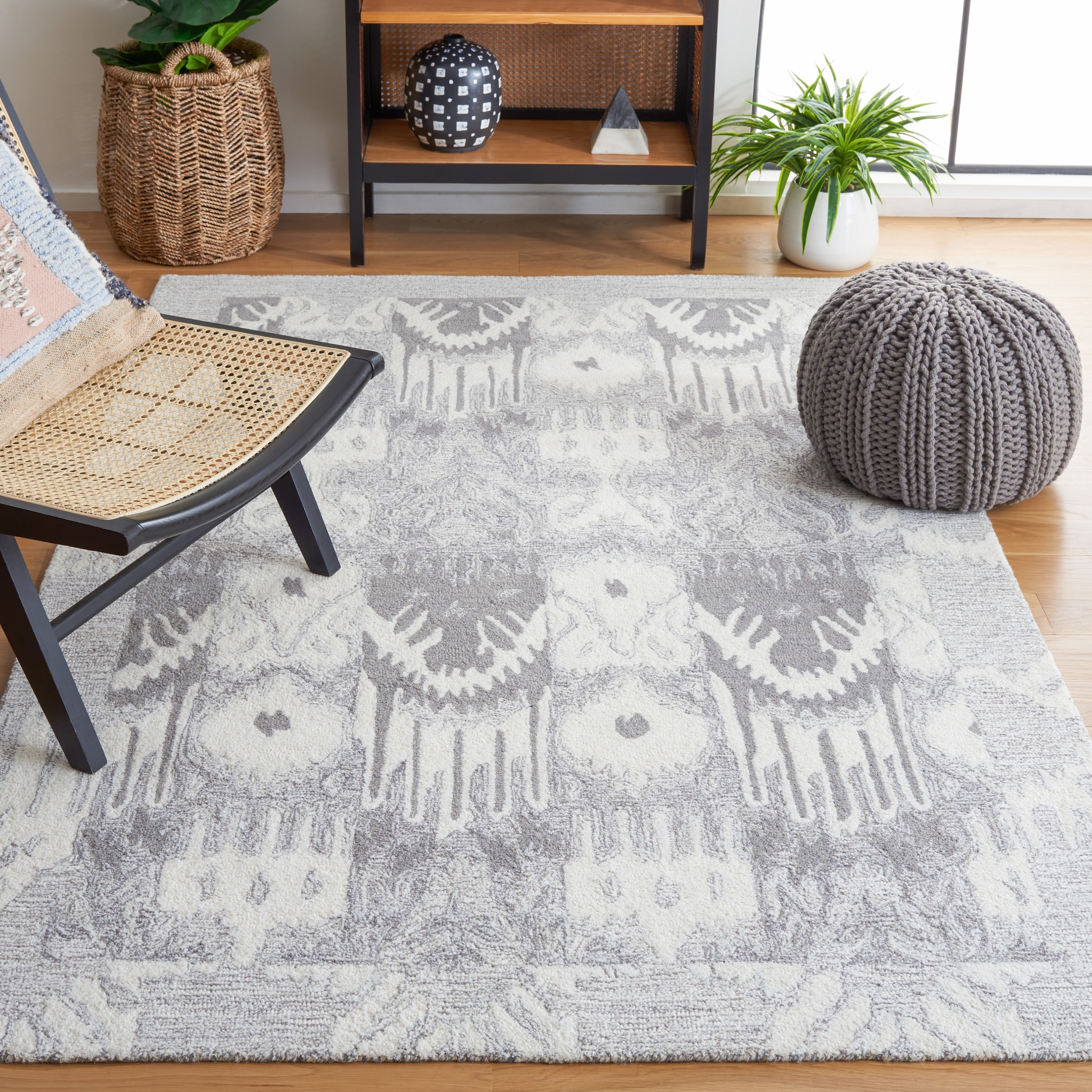 SAFAVIEH, Handmade Ikat Gizella Wool Rug