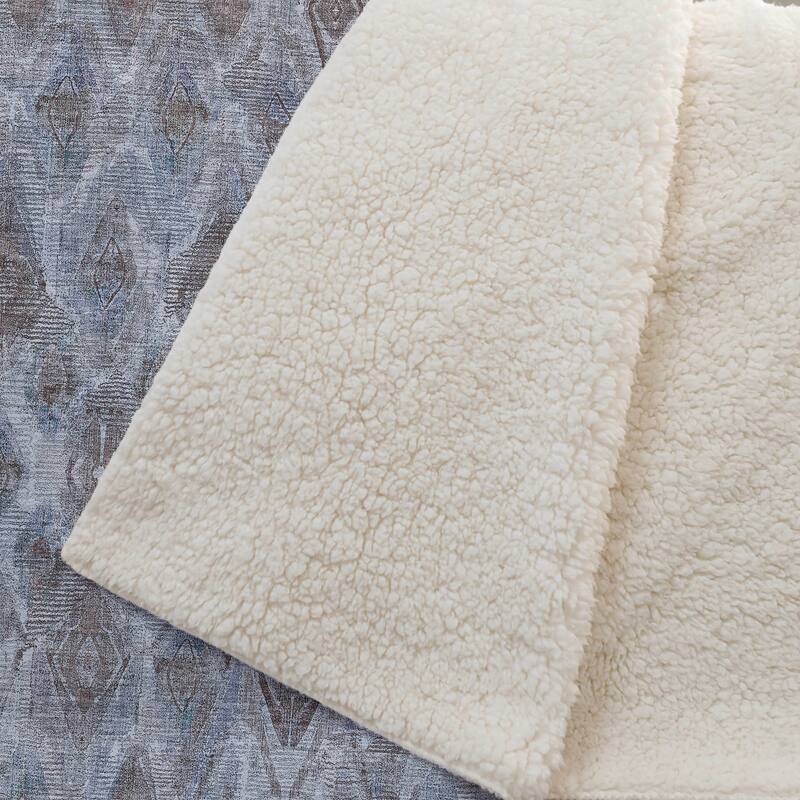 Premium Machine Washable Vintage Diamonds Sherpa Throw Blanket