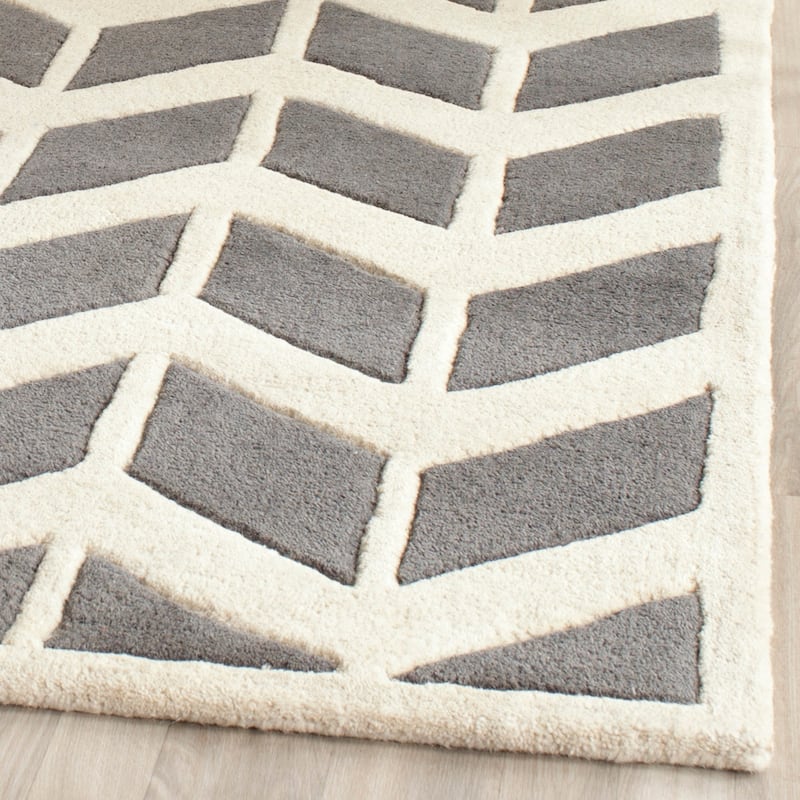 SAFAVIEH Handmade Chatham Aloyse Modern Wool Rug