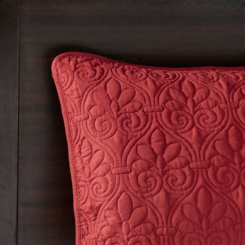 Madison Park Mansfield Reversible Oversized 3-piece Solid Texture Bedspread Quilt Set with Matching Shams