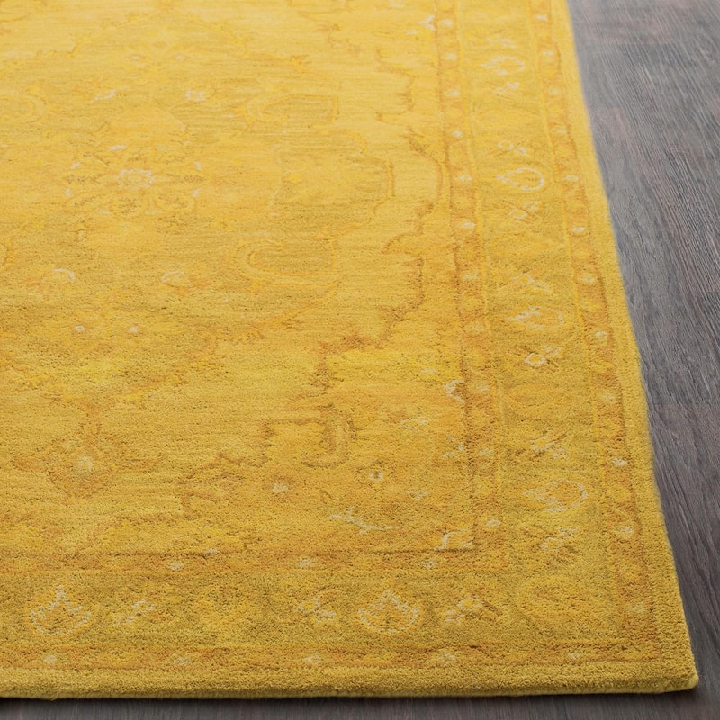 Livabliss Traditional Middleton Border Area Rug