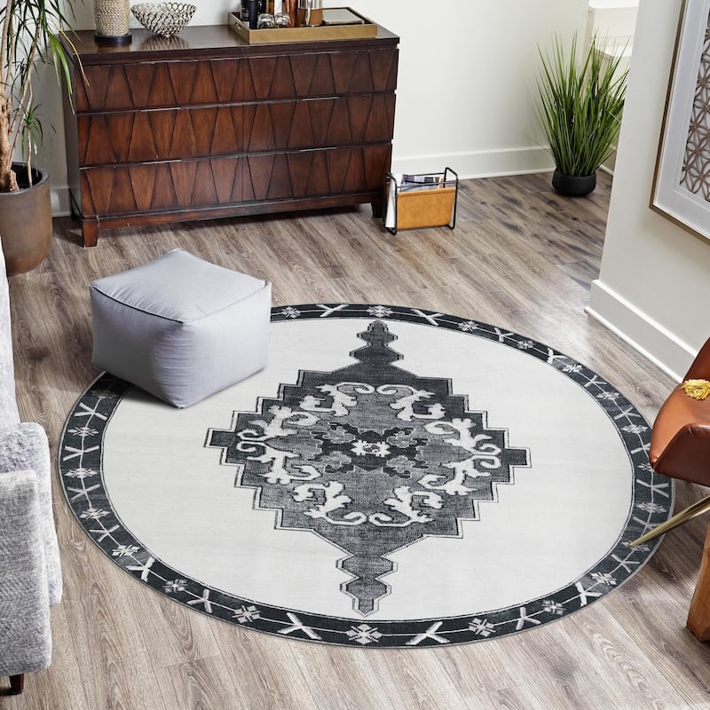 Traditional Rine Collection Area Rug