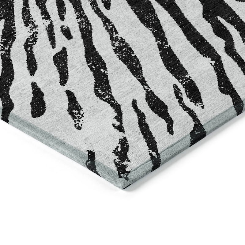 Machine Washable Indoor/ Outdoor Chantille Contemporary Burst Rug