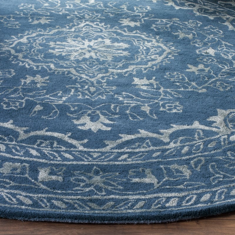 SAFAVIEH Handmade Glamour Gudmundina Modern Viscose Rug