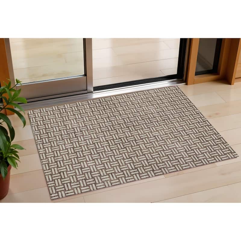 HomeRoots Geometric Transitional Rectangle Outdoor Rug - 3' x 5'