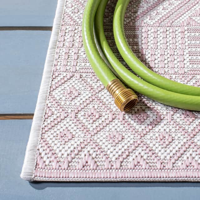 SAFAVIEH Courtyard Terezija Indoor/ Outdoor Waterproof Patio Backyard Rug