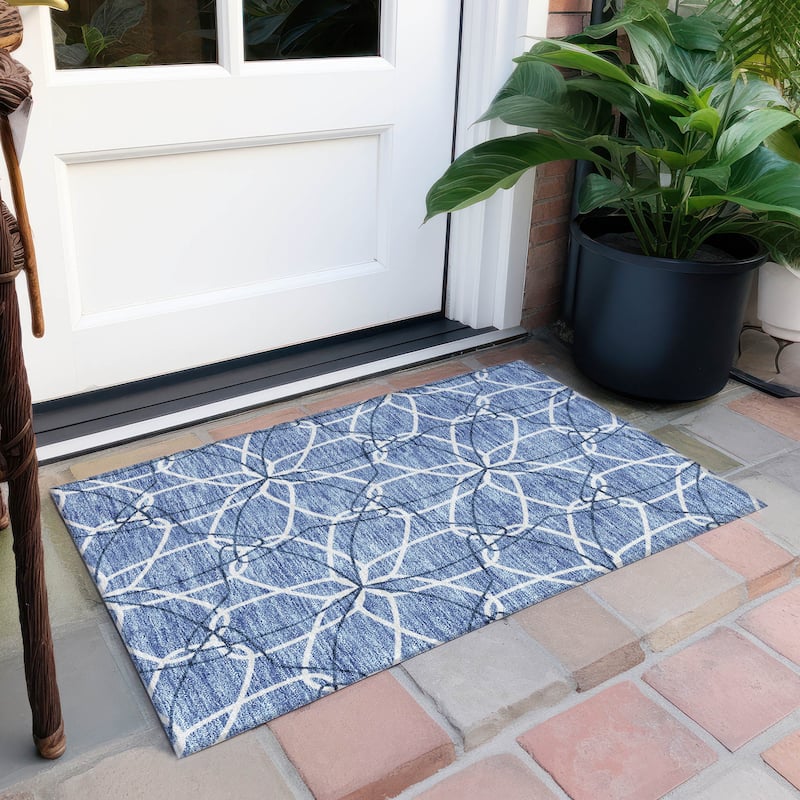 Machine Washable Indoor/ Outdoor Abstract Prism Chantille Rug - Denim - 1'8" x 2'6"