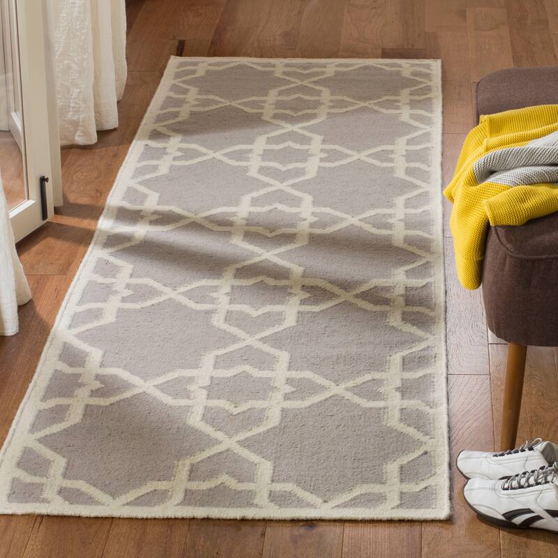 SAFAVIEH Handmade Flatweave Dhurries Tjanka Modern Wool Rug - 2'6" x 10' Runner - Grey/Ivory