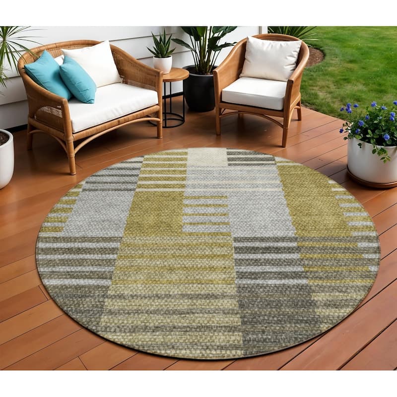HomeRoots Striped Transitional Rectangle Outdoor Rug - 8' Round