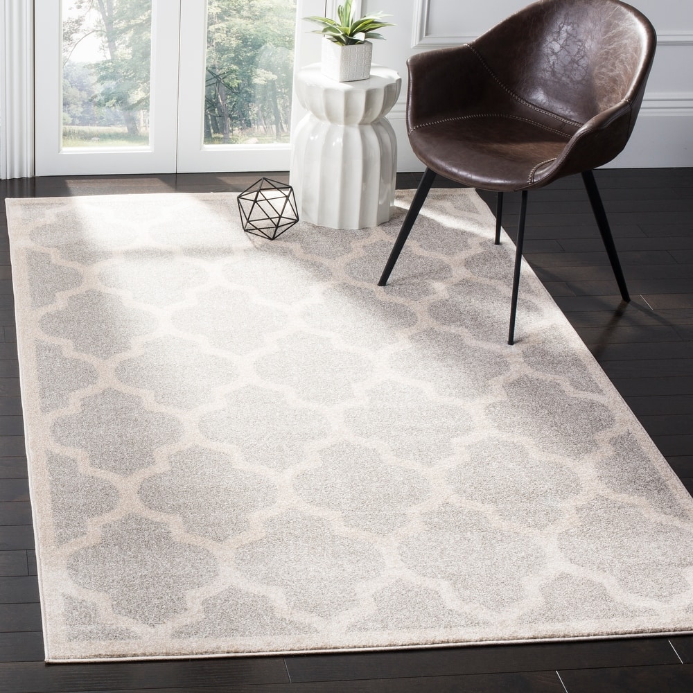 SAFAVIEH Amherst Radovinka Modern Rug