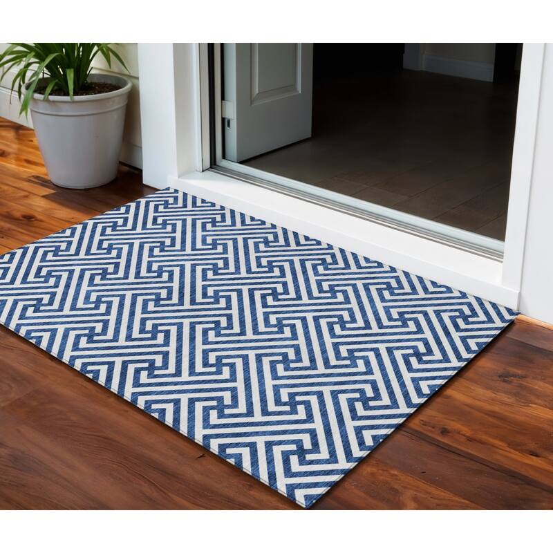 HomeRoots Geometric Transitional Rectangle Outdoor Rug - 3' x 5'