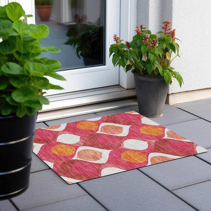 Machine Washable Indoor/ Outdoor Chantille Geo Contemporary Rug - Pink - 1'8" x 2'6"