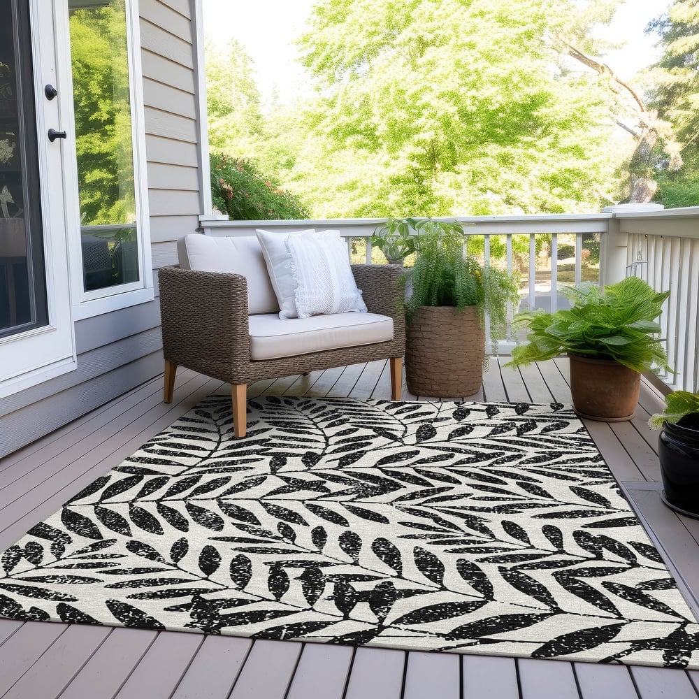 Machine Washable Indoor/ Outdoor Chantille Palm Rug