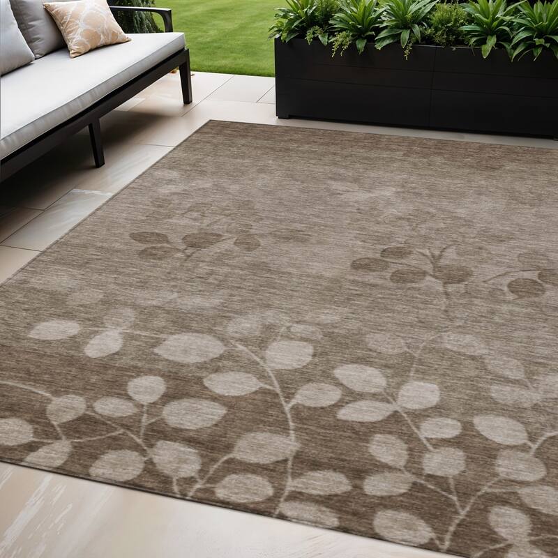HomeRoots Floral Transitional Rectangle Outdoor Rug - 5' X 8'