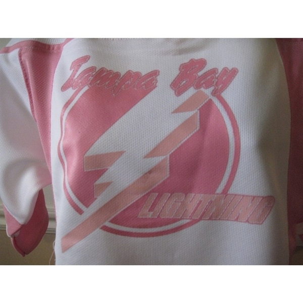 pink tampa bay lightning jersey