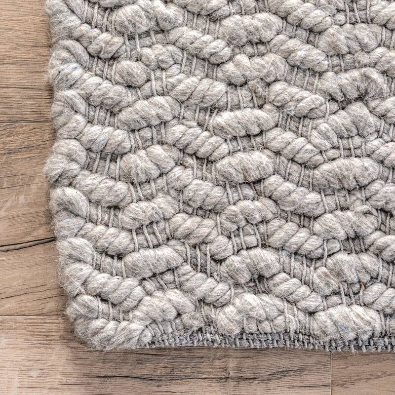 Nuloom Glendora Hand Woven Chevron Area Rug
