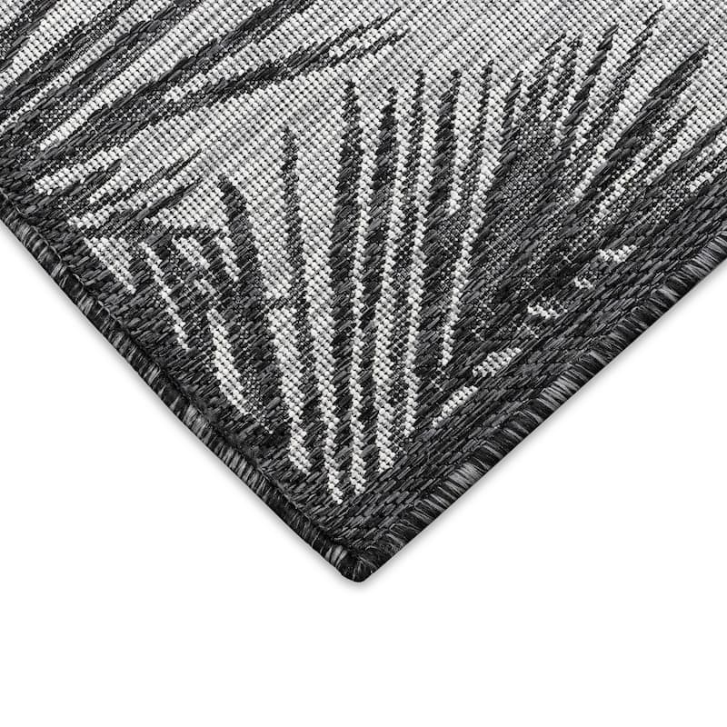Liora Manne Carmel Fronds Indoor/Outdoor Rug Black