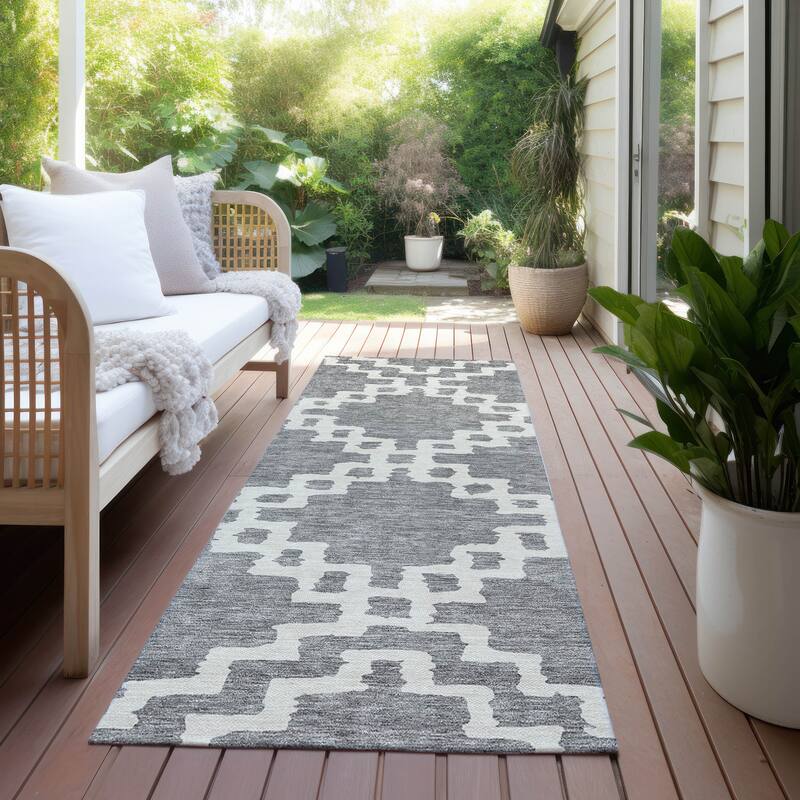 Machine Washable Indoor/ Outdoor Chantille Geo Trellis Rug - Gray - 2'3" x 7'6"