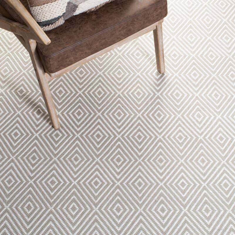 SAFAVIEH Handmade Wilton Natasha Country Floral Wool Rug