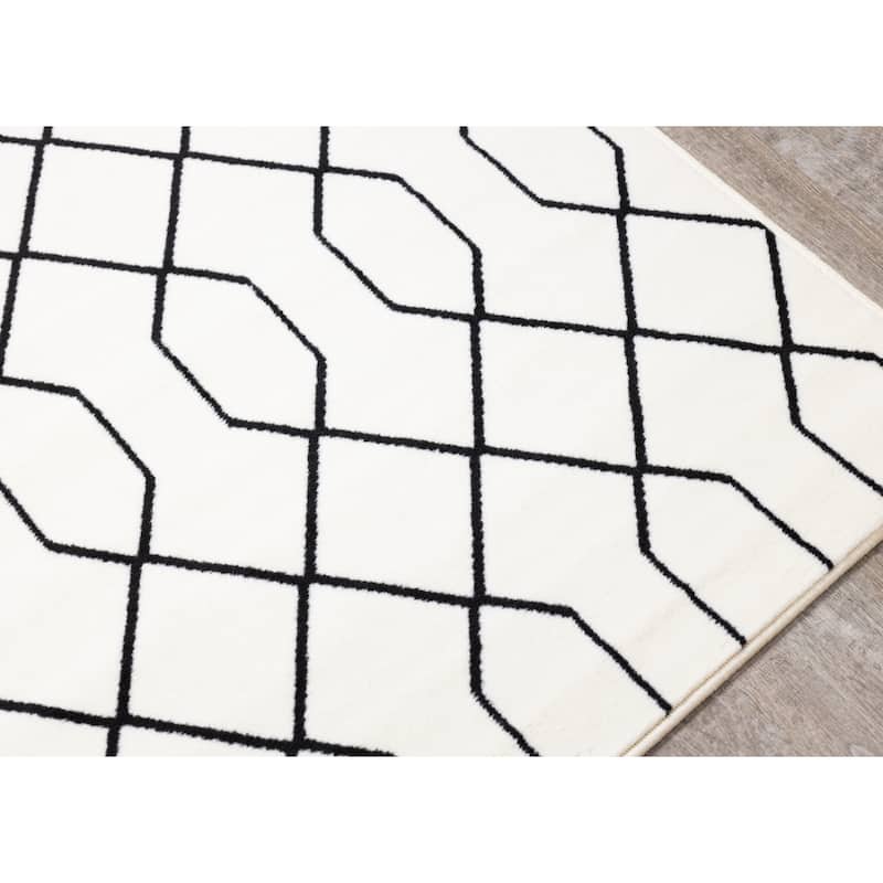 Florence Collection - Cream/Black Modern Lattice Rug - 4'7" x 6'7"
