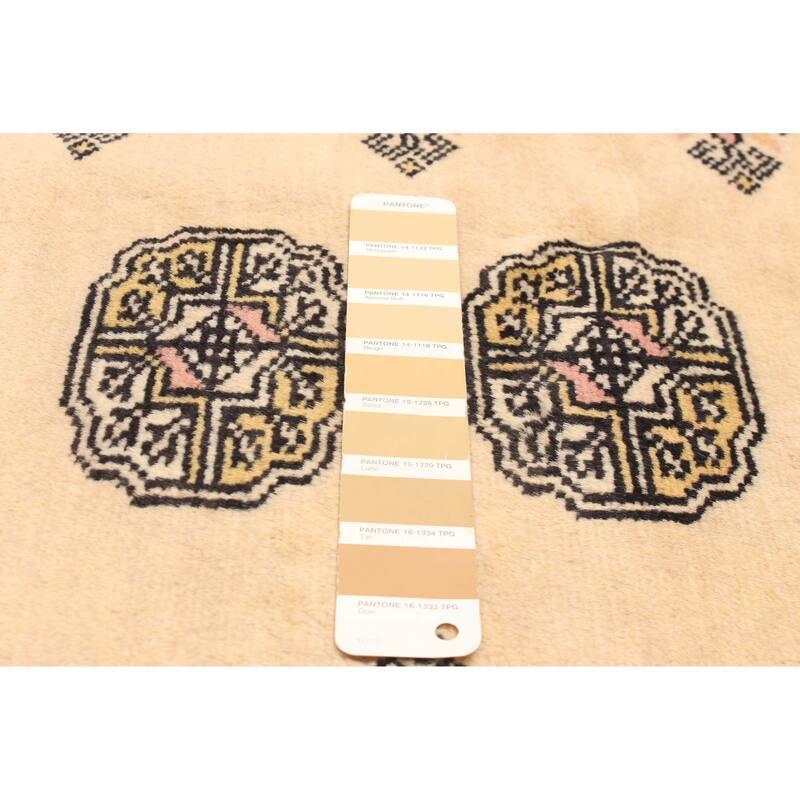 ECARPETGALLERY Hand-knotted Peshawar Bokhara Beige Wool Rug - 4'1 x 6'0