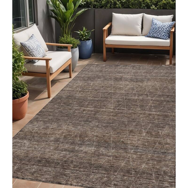 HomeRoots Geometric Transitional Rectangle Outdoor Rug - 5' X 8'
