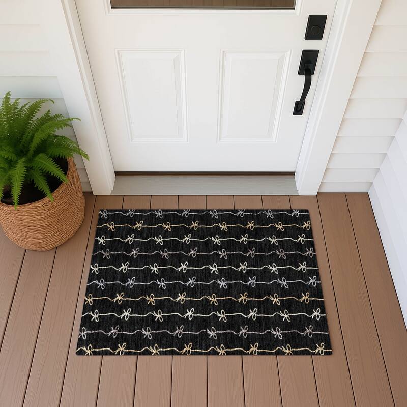 Machine Washable Indoor/ Outdoor Modern Bow Stripe Chantille Rug - Black - 1'8" x 2'6"