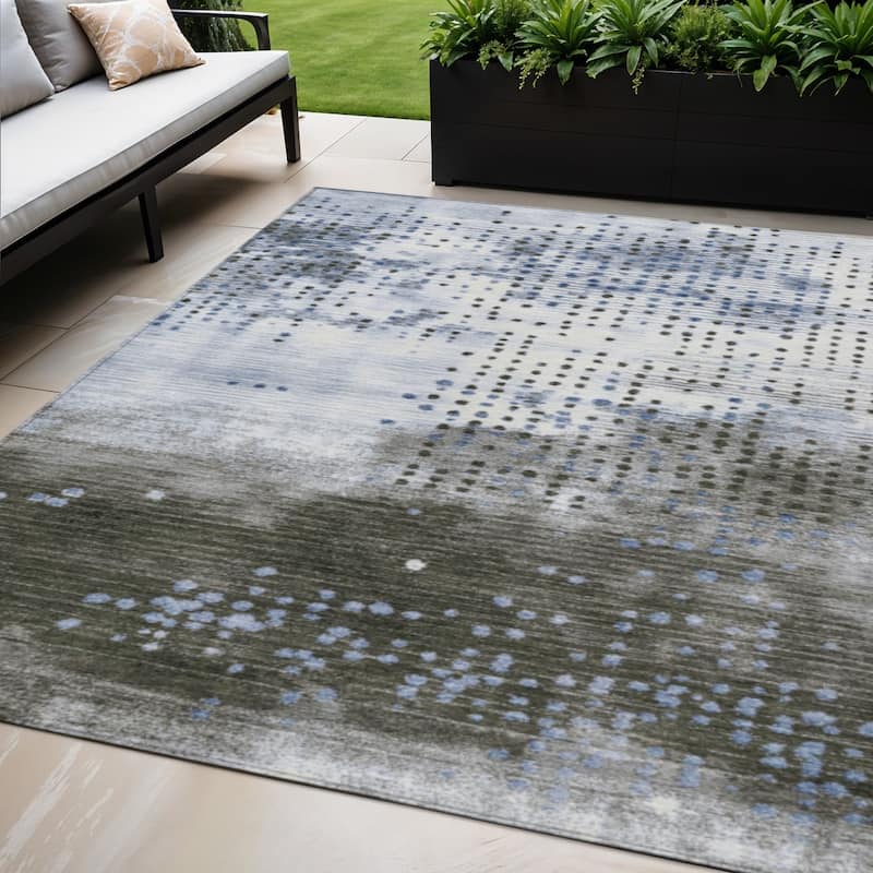HomeRoots Geometric Transitional Rectangle Outdoor Rug - 5' X 8'