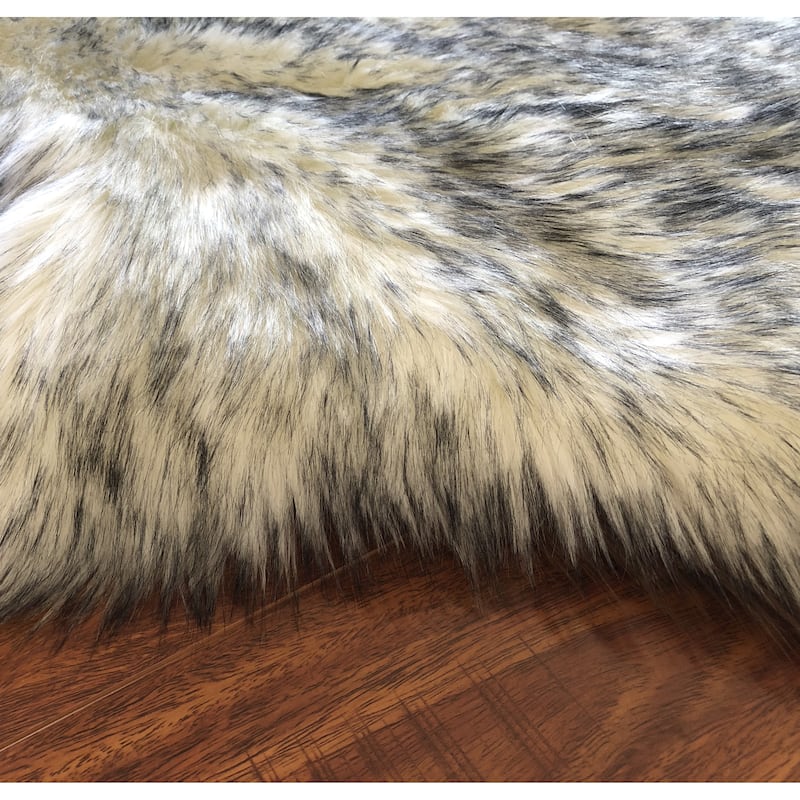 Highland Select Natural Long Wool Sheepskin 1-1/2 Pelt Shag Rug - 2' x 4'