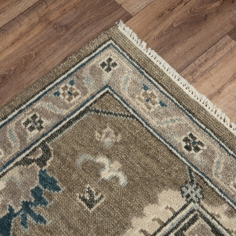 Alora Decor Mila Brown Floral Oriental Hand-tufted Wool Blend Rug
