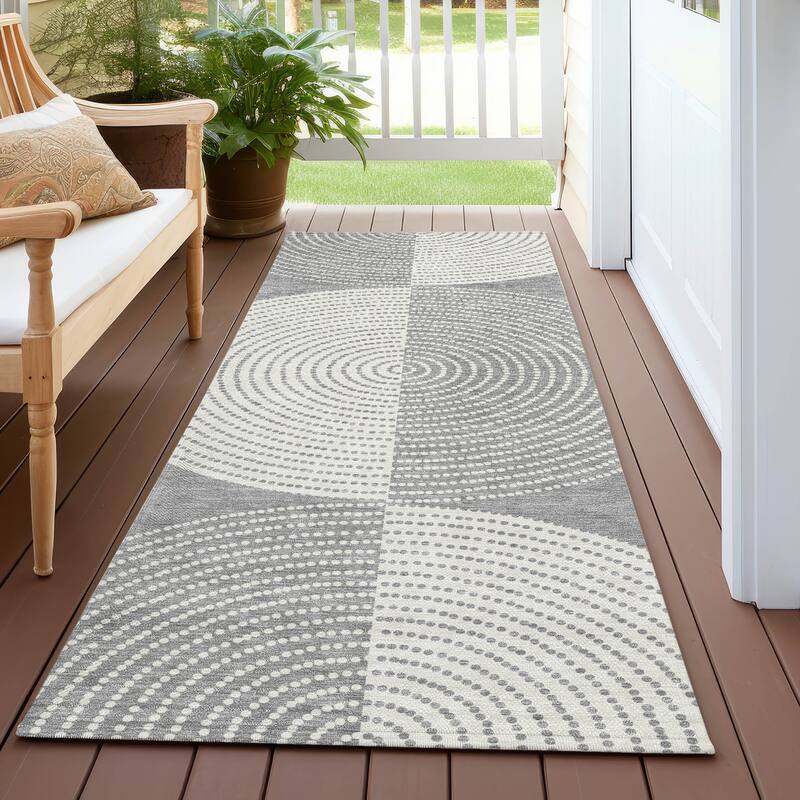 Machine Washable Indoor/ Outdoor Geo Circles Chantille Rug - Gray - 2'3" x 7'6"