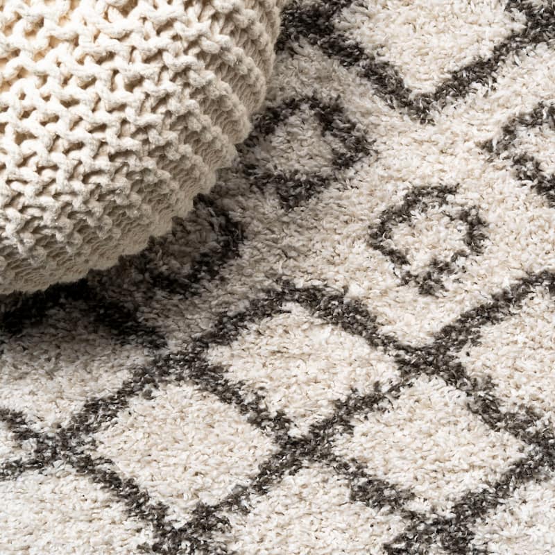 JONATHAN Y Tela Moroccan Diamond Shag Area Rug