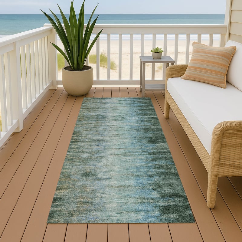 Machine Washable Indoor/ Outdoor Contemporary Ombre Chantille Rug - Emerald - 2'3" x 7'6"