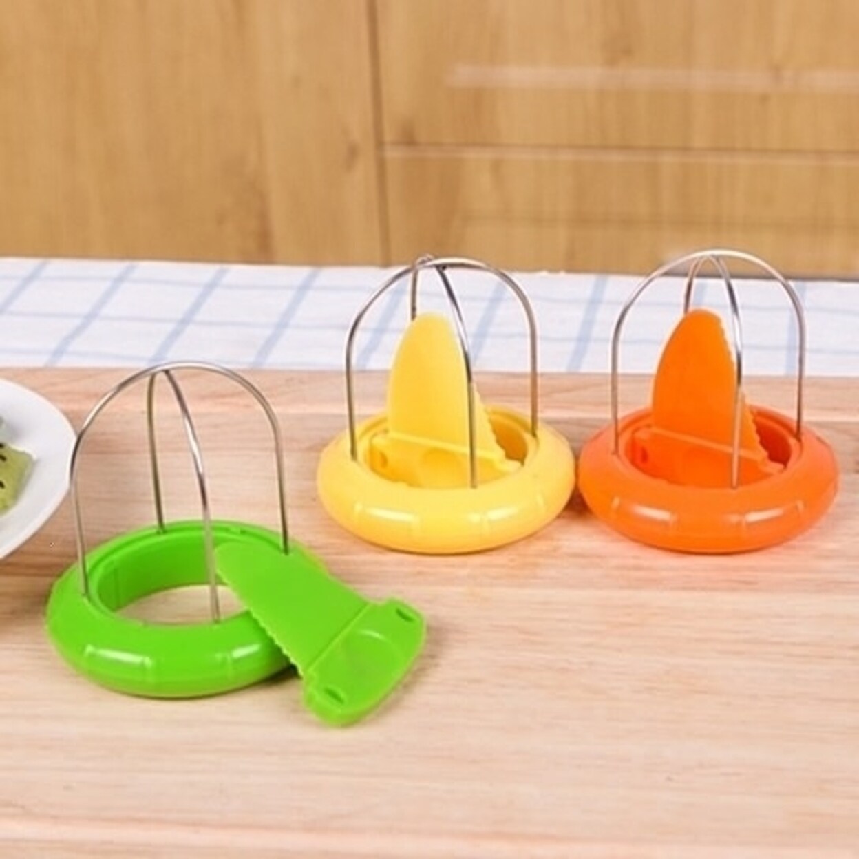 https://ak1.ostkcdn.com/images/products/is/images/direct/41443a34a4a02a195d0ec352b07c2678570b698a/Fruit-Kiwi-Cutter-Device-Cut-Digging-Core-Twister-Slicer-Kitchen-Peeler.jpg