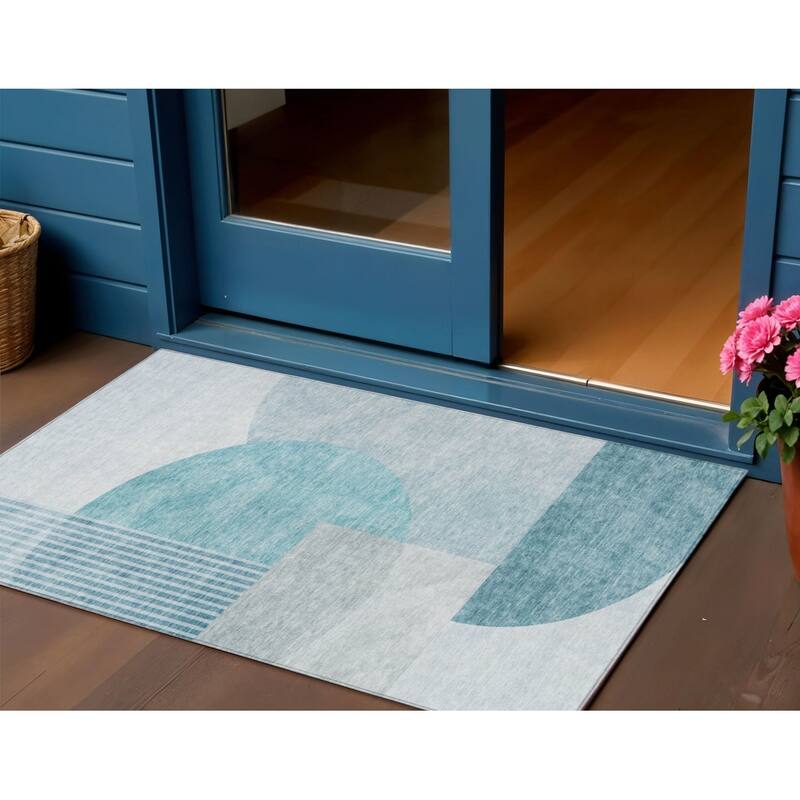 HomeRoots Geometric Transitional Rectangle Outdoor Rug - 3' x 5'