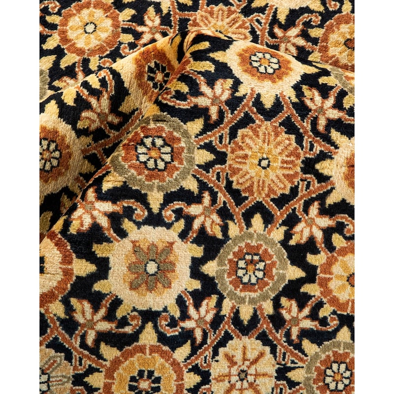 Overton Handknotted Wool Traditional Oriental Black Area Rug - 4' x 6'