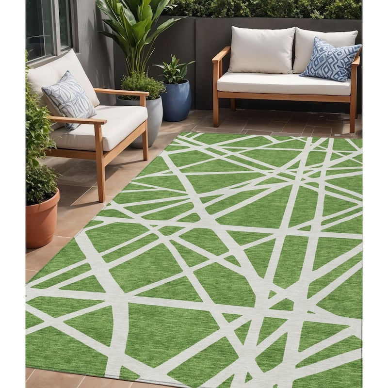 HomeRoots Geometric Transitional Rectangle Outdoor Rug - 5' X 8'