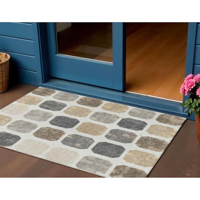 HomeRoots Geometric Transitional Rectangle Outdoor Rug - 3' x 5'