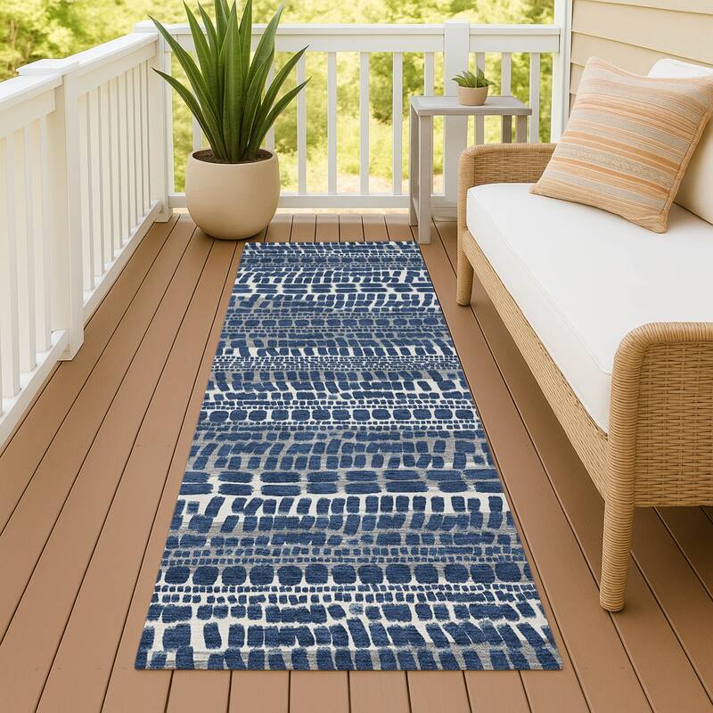 Machine Washable Indoor/ Outdoor Modern Winfield Chantille Rug - Navy - 2'3" x 7'6"