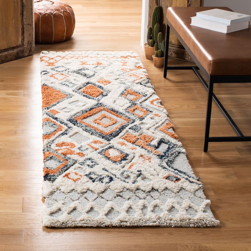 SAFAVIEH Handmade Casablanca Shag Grainne Tribal Wool Rug - 2'3" x 8' Runner - Ivory/Brown